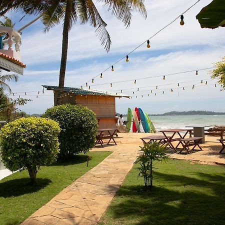 Alma Beach Hotel 韦利格默 外观 照片